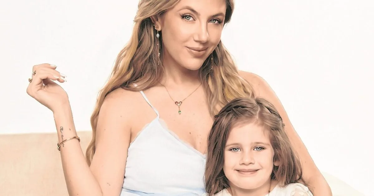 Los looks con personalidad de Stephanie Demner: inspiración fresca para el día a día en la maternidad