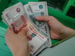 Flucht ins Bargeld: Russen heben Milliarden von ihren Konten ab