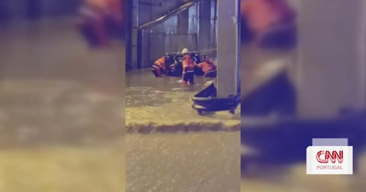 As imagens das inundações em Espanha após chuvas torrenciais que já fizeram um morto