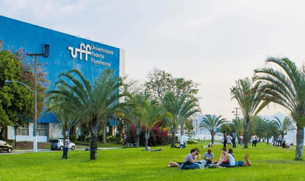 UFF denuncia à PF ameaças de incêndio e agressão após ato de estudantes em apoio a Lula