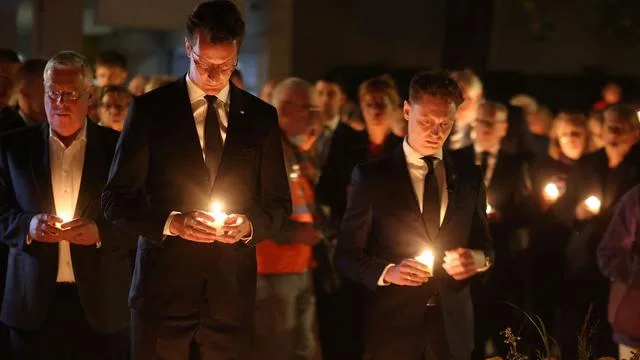 Stadt gedenkt der Opfer: Wüst: Solingen setzt Terroranschlag Solidarität entgegen