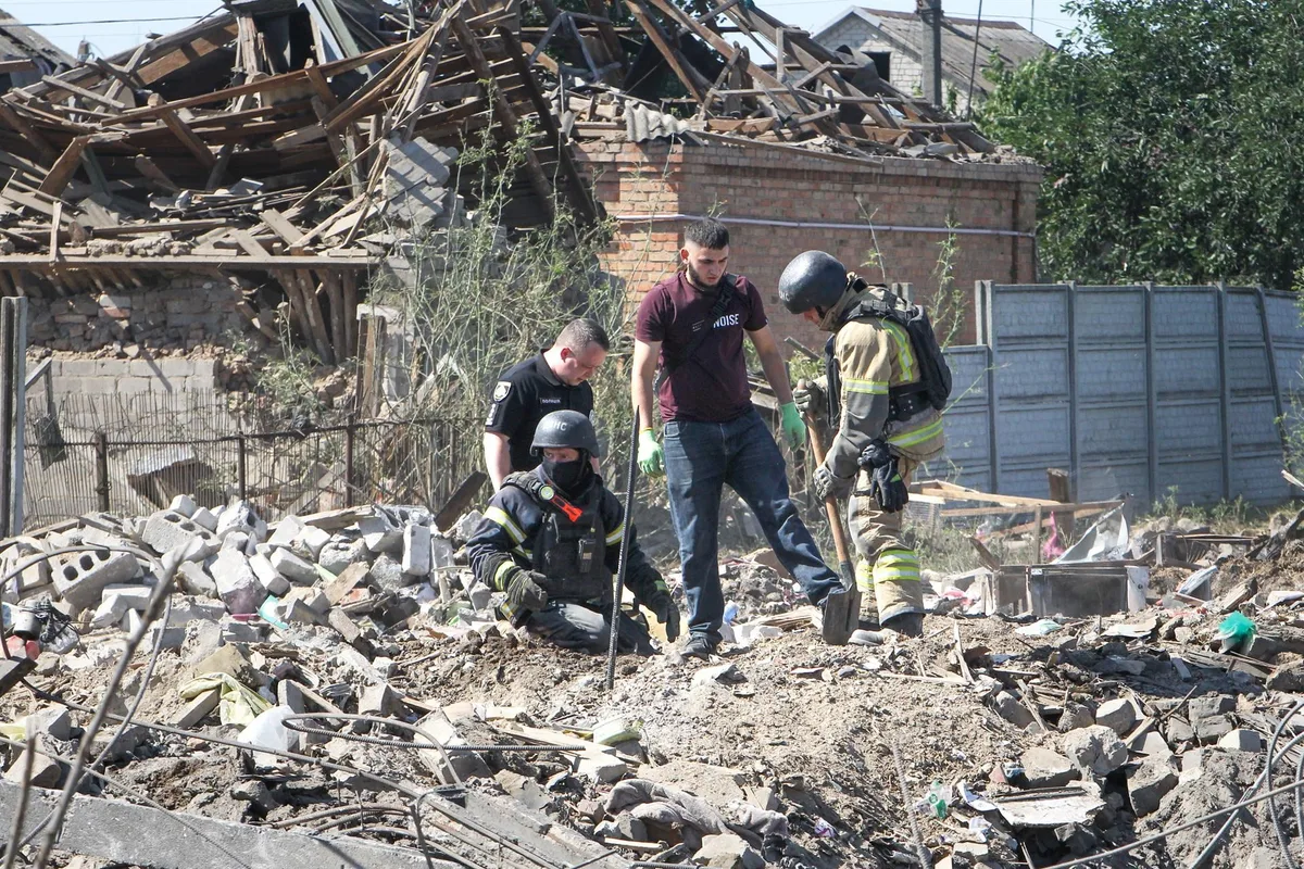 Al menos cinco muertos y más de 90 heridos en un ataque ruso sobre un centro comercial en Krivói Rog