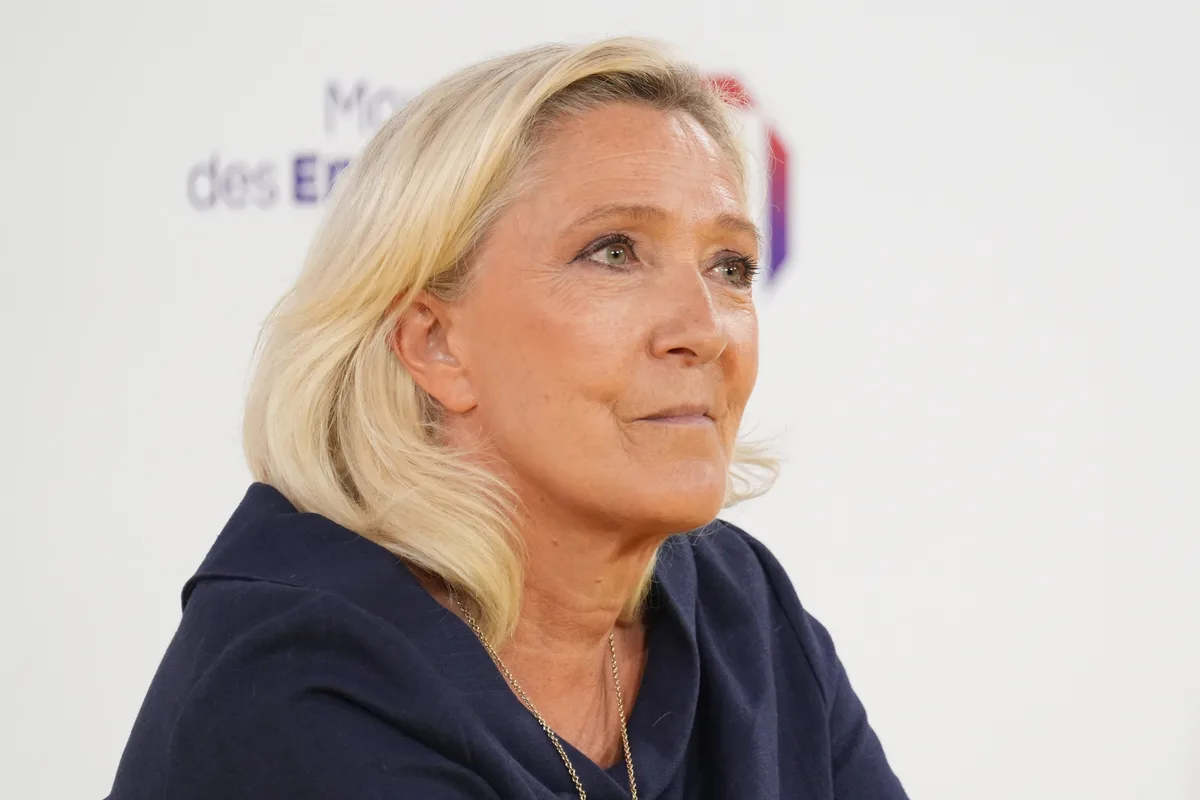 Entrevista: Marine Le Pen alerta que “todas las señales de alarma están en rojo”