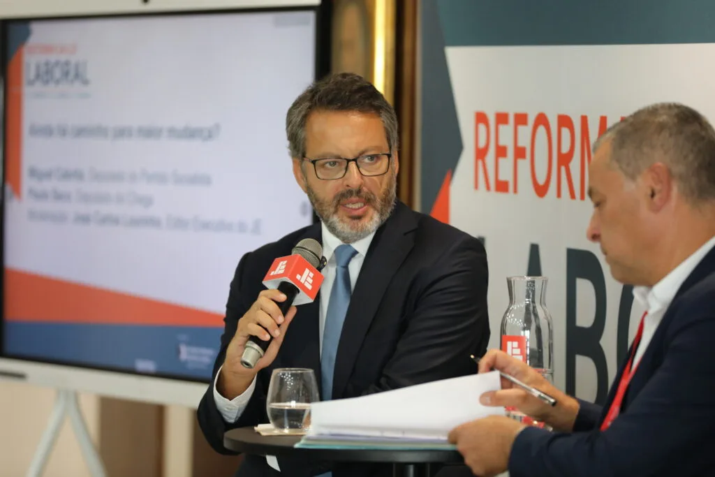 “Ao apostar tudo na reforma laboral, Governo acelerou contra o muro”, acusa Miguel Cabrita, deputado do PS