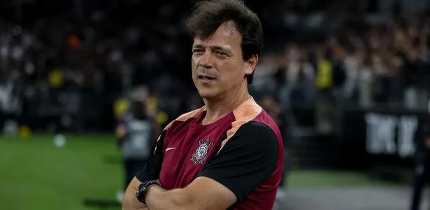 Diniz vê 'cobertor curto' contra Cruzeiro e torce por renovação de Memphis