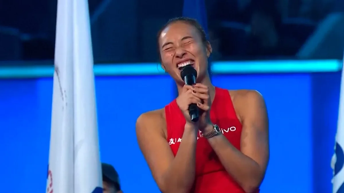 Bei Siegerehrung - Tennis-Queen krächzt plötzlich Karaoke-Hit!