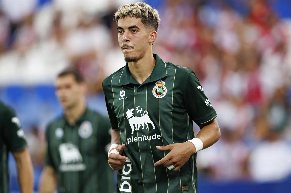 (Crónica) El Alavés encaja su primera derrota ante un Racing liderado por Zabiri
