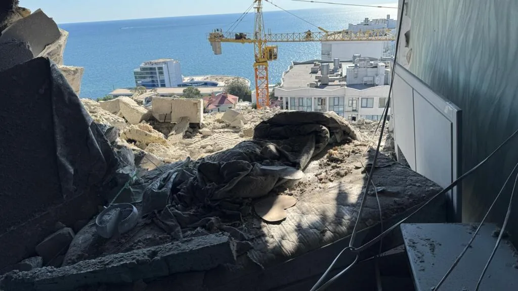 «Nous ne savons plus où aller»: en Ukraine, un drone russe frappe un immeuble résidentiel à Odessa