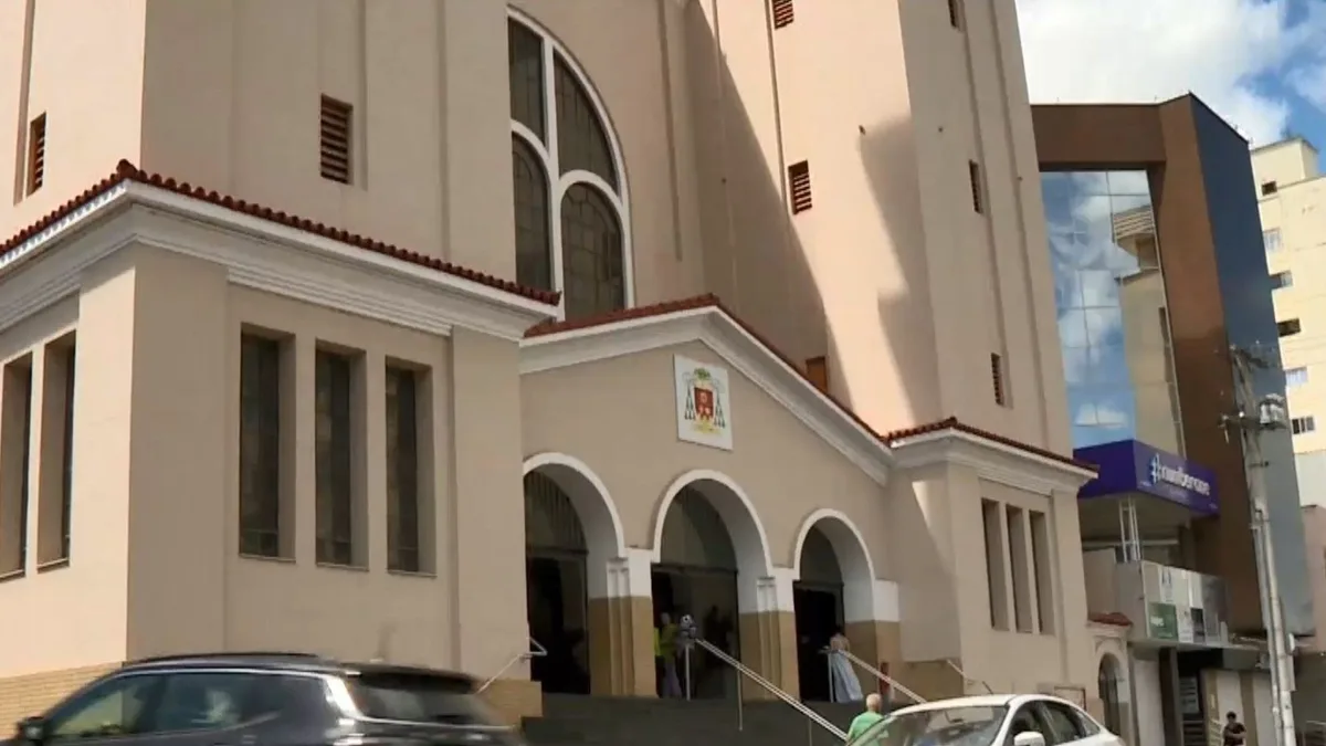 Catedral alerta para golpe de 'falso padre' que pede dinheiro a fiéis em Colatina