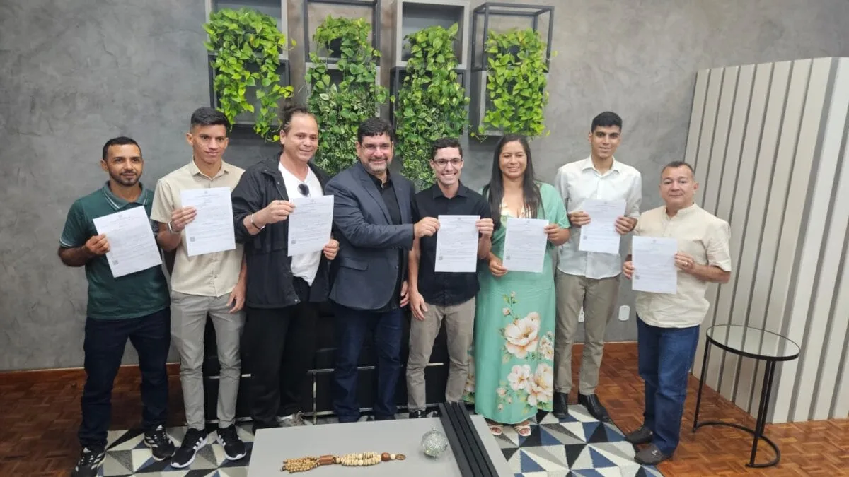 Educação do Acre empossa 7 novos servidores públicos