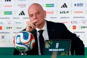 Uefa avalia ação criminal contra Infantino por plano de vender participação na Copa