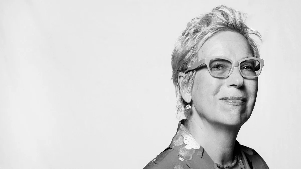 Doris Dörrie: »Ich bin so alt, dass ich nicht andauernd auf mein Handy schauen muss«