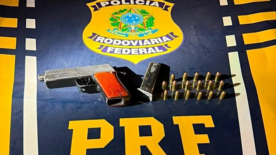 Pistola artesanal, 17 munições e maconha são apreendidas na na BR-174