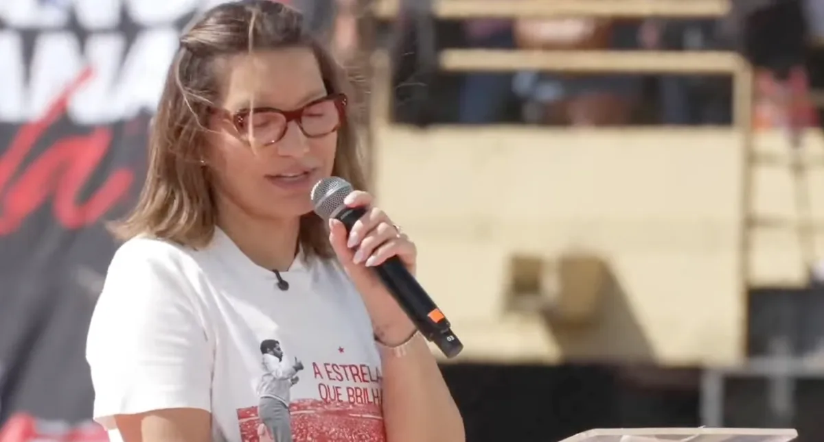 Janja homenageia Marisa Letícia em 1º ato de campanha de Lula