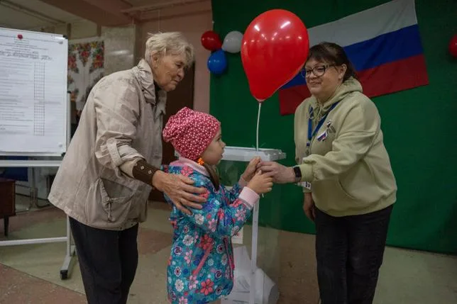 “Malgré les efforts historiques des ennemis” de la Russie, une participation “record” aux législatives