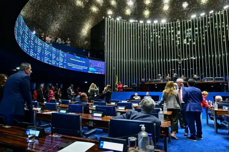 Senado aprova o fim da escala 6×1 e a redução da jornada de trabalho