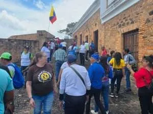 Convenio lleva a abuelos de Bolívar a Castillos de Guayana