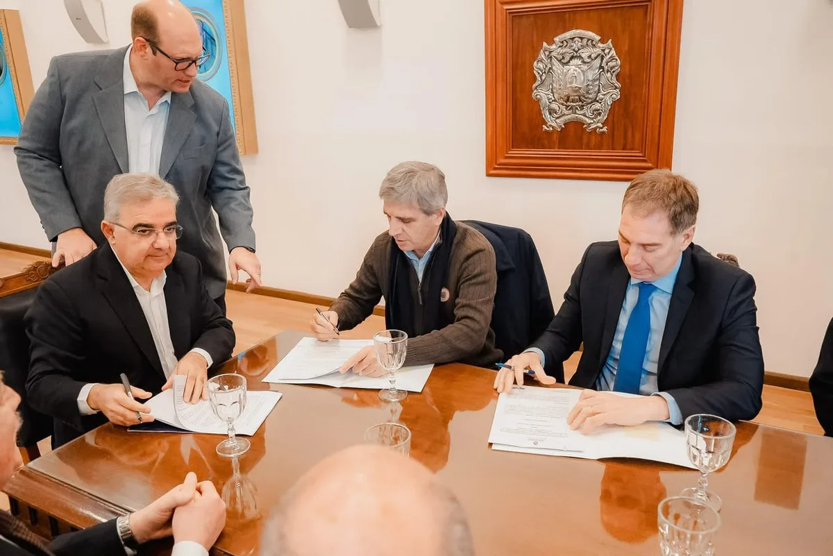 Diego Santilli y Luis Caputo viajan al norte para inaugurar obras del sector energético
