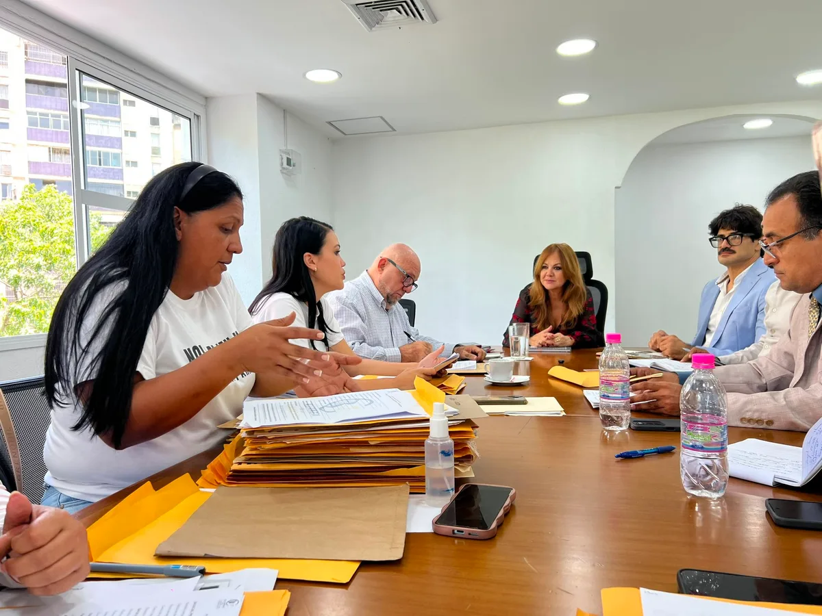 Defensoría instaló mesa de trabajo con familias que exigen la libertad plena de los presos políticos
