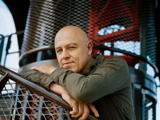 Dominique A regarde dans le rétro sur « Spirales », son nouvel album