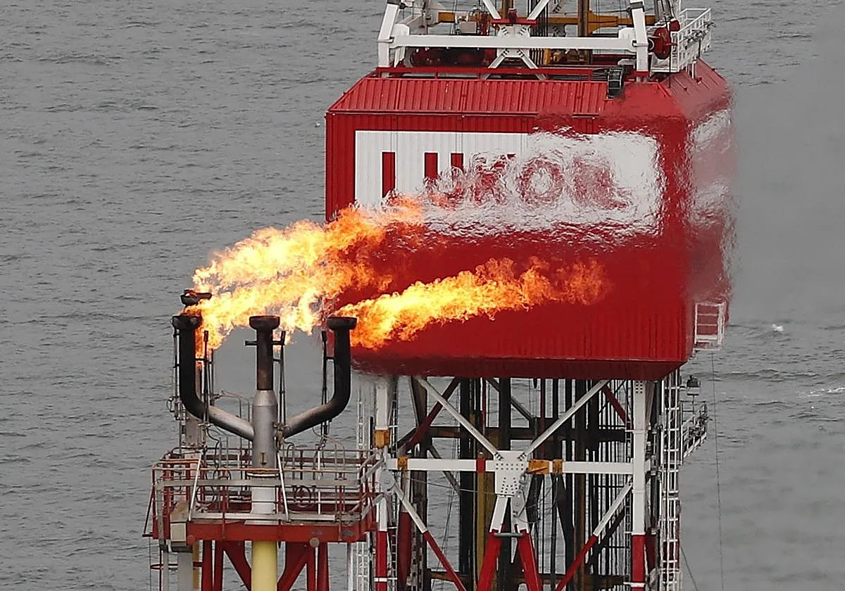 Ucrania ataca una terminal petrolera en Rusia después del acuerdo entre Putin y Trump