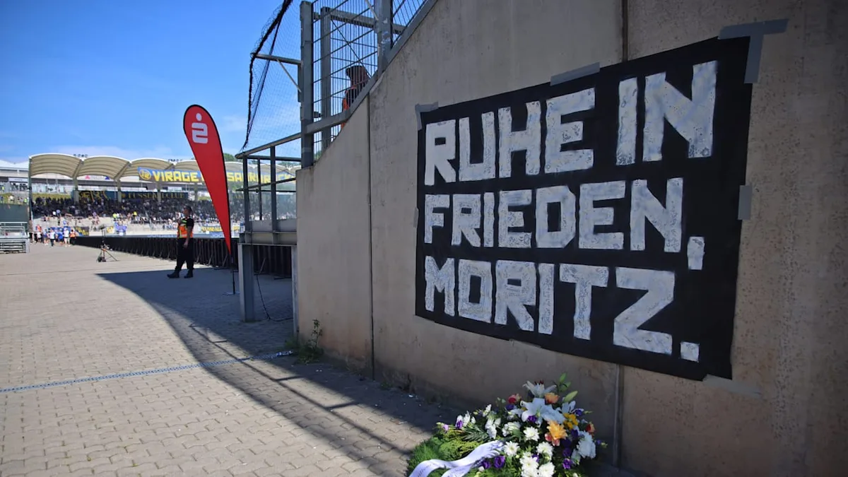 4 Monate nach Todessturz - So gedenken Rostock-Fans jetzt in Saarbrücken