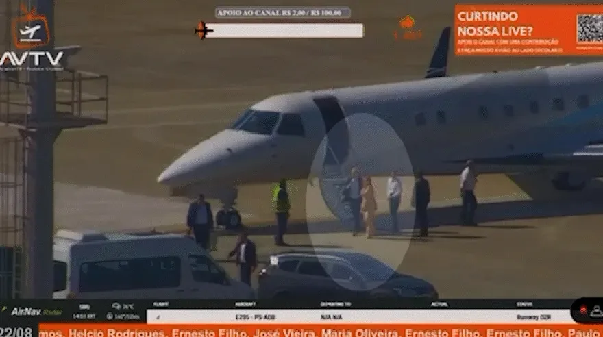 Vídeo flagra Moraes e esposa desembarcando de jatinho ligado a Vorcaro