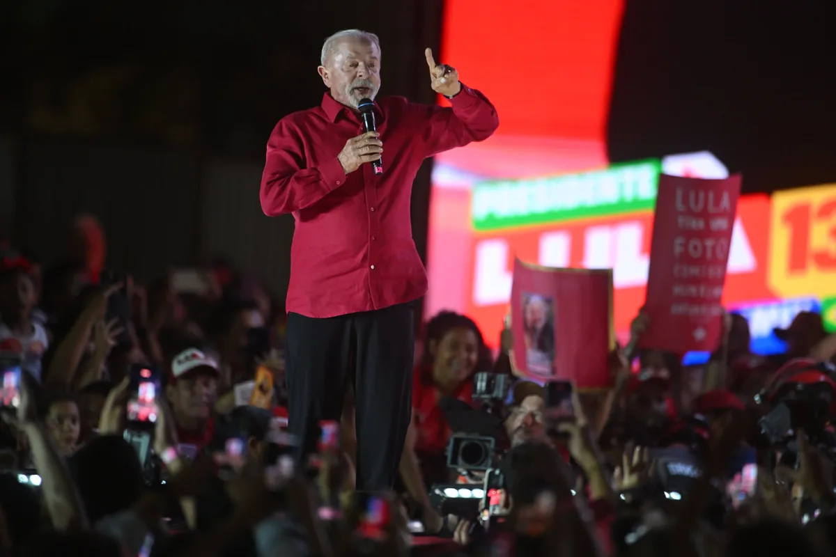 Lula lanza dos medidas de alto impacto electoral mientras se mantiene el empate técnico con Flavio Bolsonaro