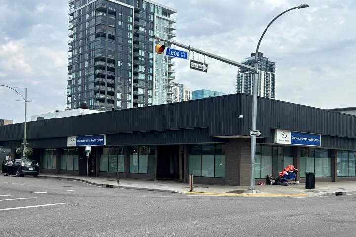 Kelowna asks Ottawa to help shut down the downtown’s supervised consumption site