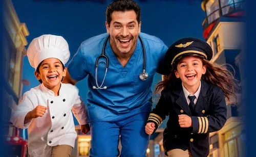 KidZania rompe sus reglas: los papás también juegan este verano