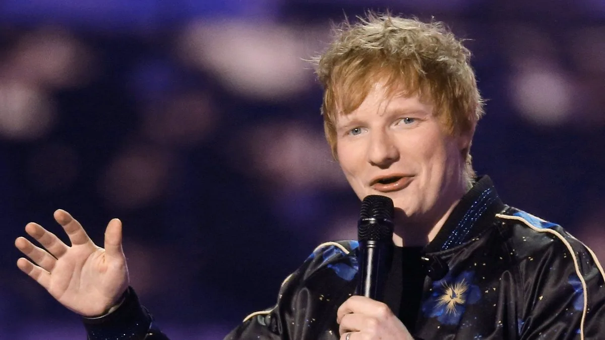 Leute von heute : Ed Sheeran hat Angst vor Fan-Reaktionen und lässt eine Bühne entfernen