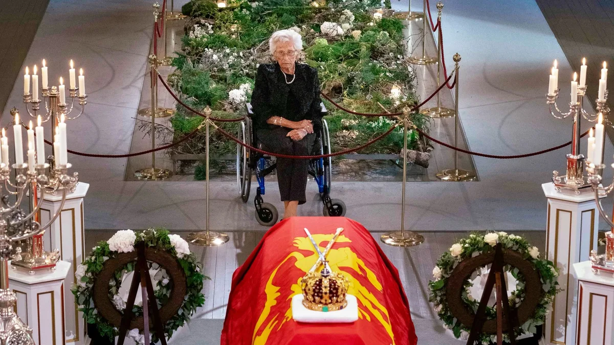 Astrid de Noruega protagoniza la imagen más triste de la despedida de Harald: el último adiós a su hermano y último miembro de la familia en la que nació