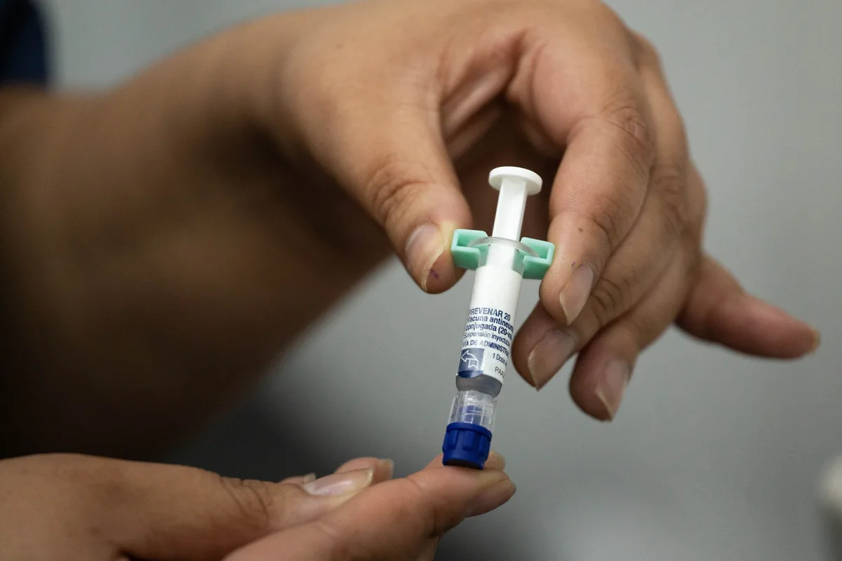 Rio amplia vacinação com Pneumo 20 para idosos a partir de 85 anos; veja onde se vacinar