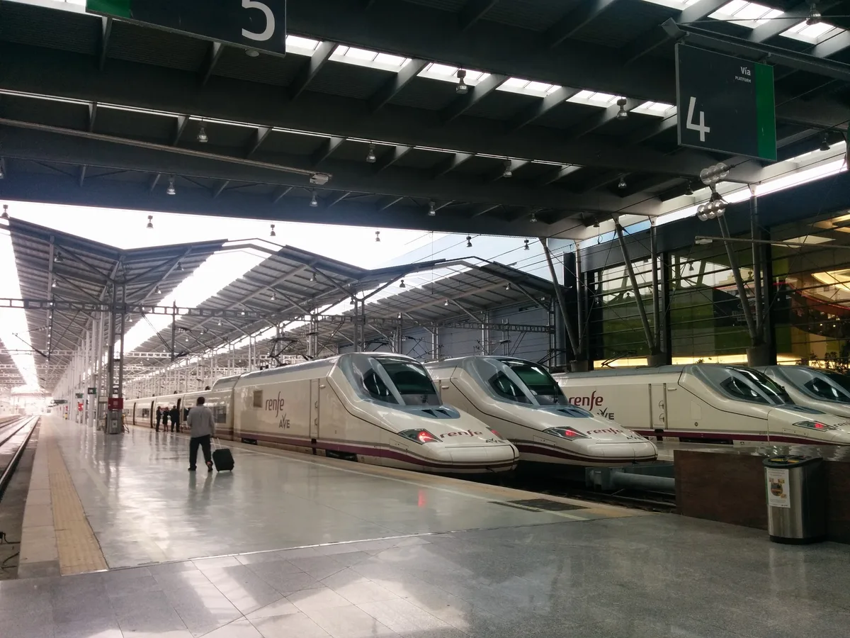 Una avería interrumpe el AVE entre Córdoba y Málaga y la media distancia en los tramos Sevilla-Málaga y Sevilla-Granada