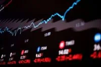 Dólar ronda estabilidade após dados do varejo nos EUA