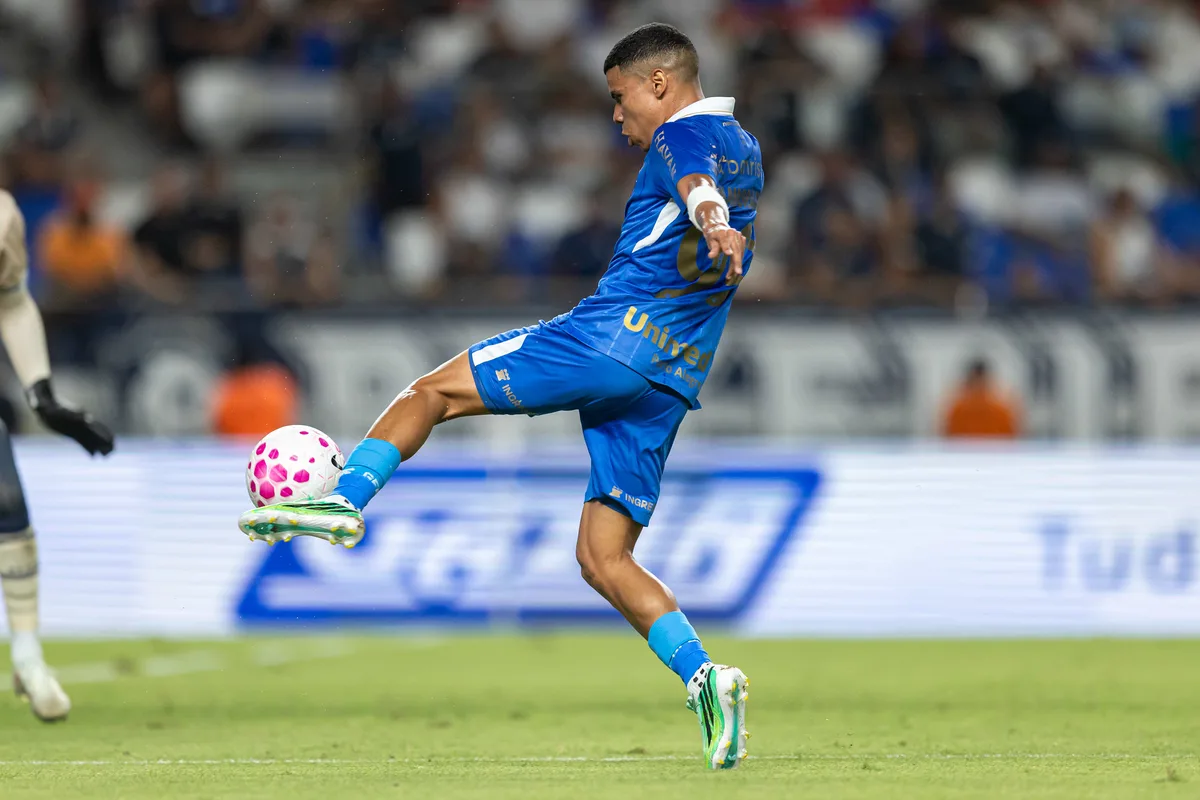 Em débito com o Vitória, clube da Série A sofre transfer ban da FIFA