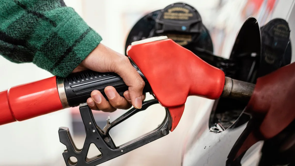 Cuánto sale llenar el tanque con nafta Súper en septiembre de 2026