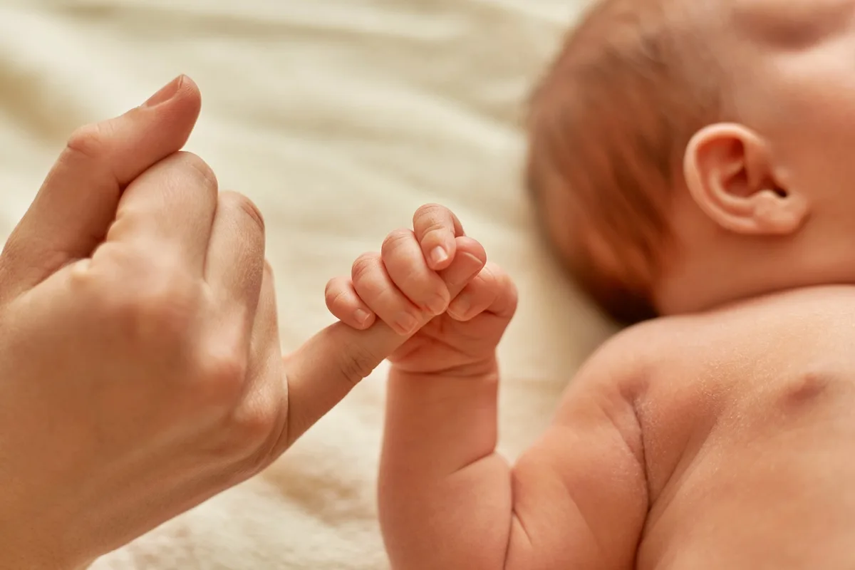 Desconhecida aborda mãe, grava bebê sem autorização e é confrontada na UnB