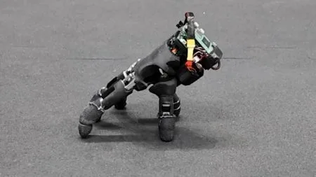 Roboterhand: „Eiskaltes Händchen“ läuft und interagiert mit Umgebung