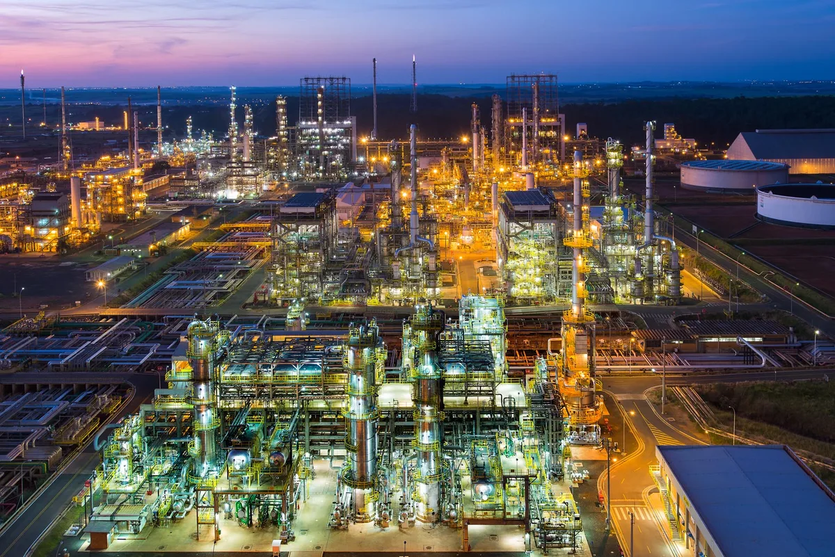 Maior refinaria do Brasil produz 12,8 bilhões de litros e bate recorde em 26 anos