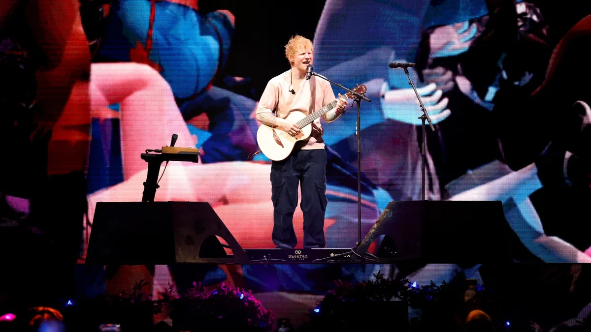Appels au boycott, défections d'artistes... Ed Sheeran, superstar de la pop percutée par l'onde de choc de Gaza