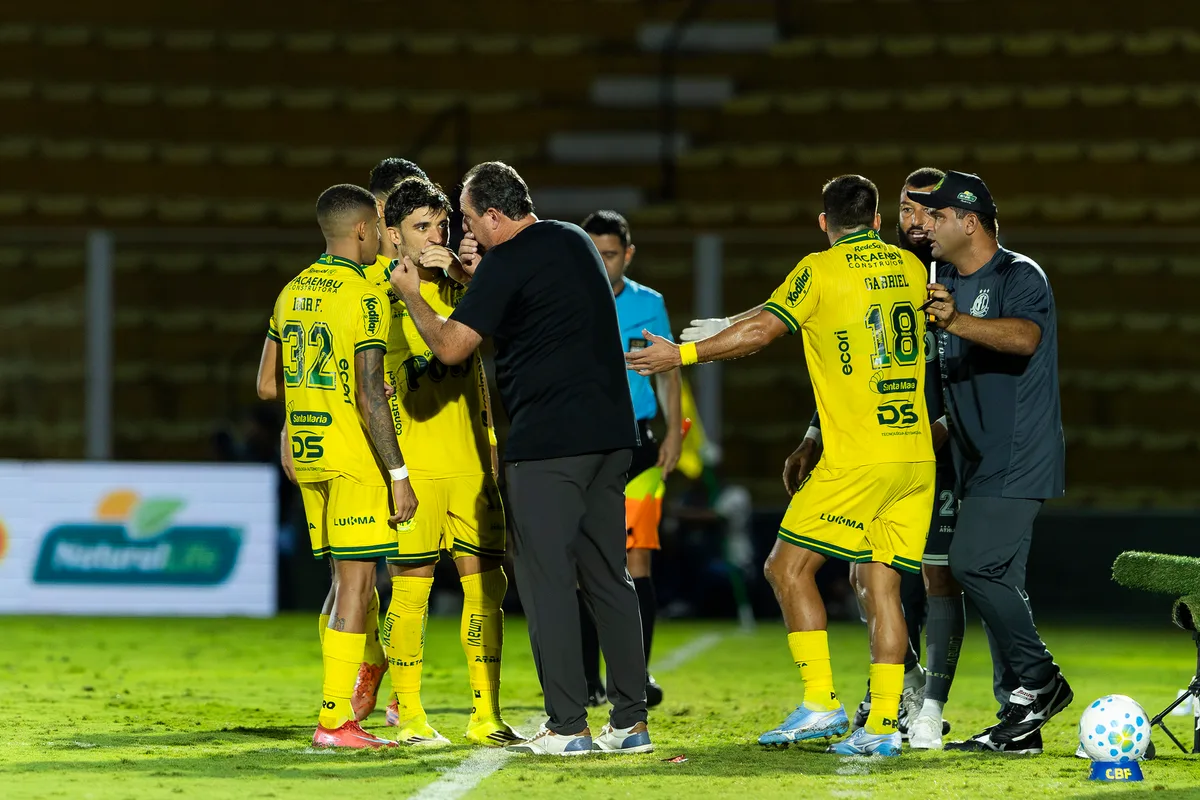 Rival do Bahia, jogador do Mirassol surpreende ao elogiar Rogério Ceni