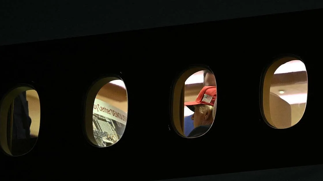 Fotografias de Donald Trump adensam rumores sobre demolição do Kennedy Center