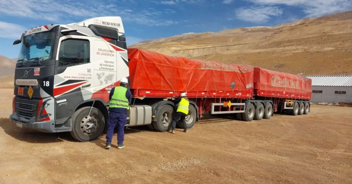 Volvo llevó un bitren de 75 toneladas al límite en la cordillera