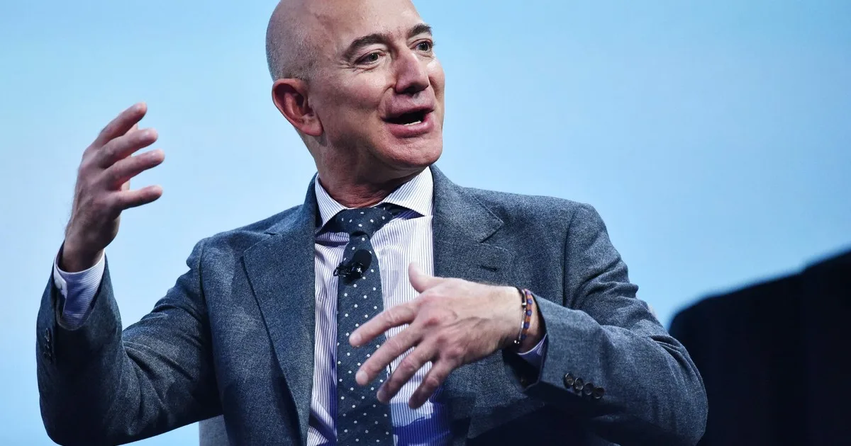Semana laboral de 3 días y un solo ingreso por casa: cómo impactará la IA en el trabajo según Jeff Bezos, fundador de Amazon