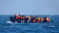 Hundreds of migrants enter UK after 10-day lull