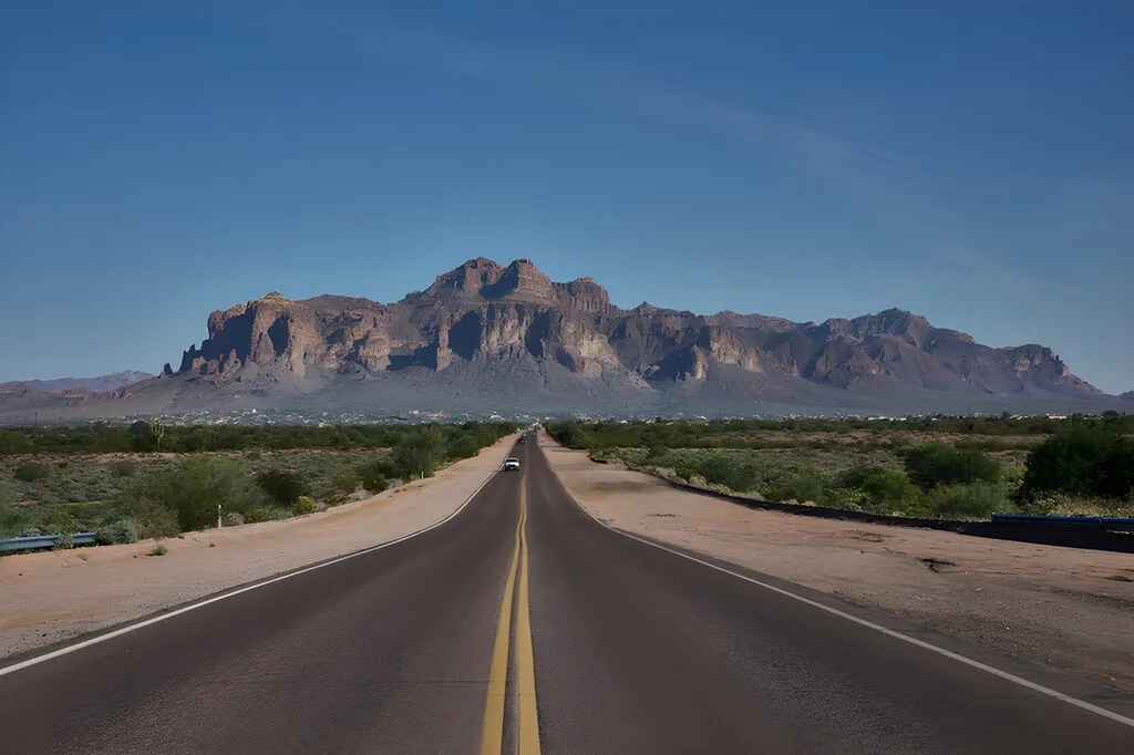 En 2020, Phoenix pintó 58 km de calles para combatir el calor extremo: el asfalto bajó 7 °C, pero nadie pensó en los peatones