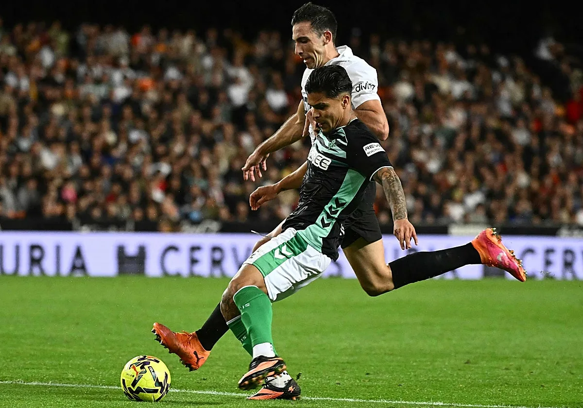 Dónde ver Valencia - Betis: canal de TV y streaming online del partido de LaLiga EA Sports 2026-2027