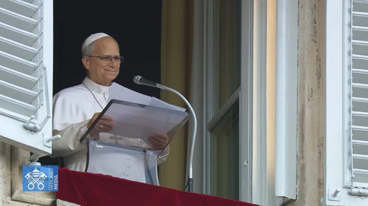 El Papa reaparece para rezar el Ángelus en el Vaticano tras su operación de pulmón: "Retomaré gradualmente mi actividad"