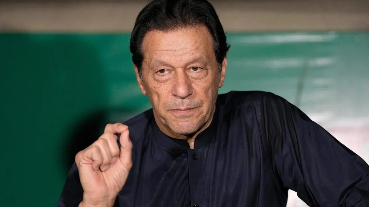 Chappells among captains rallying around Imran Khan